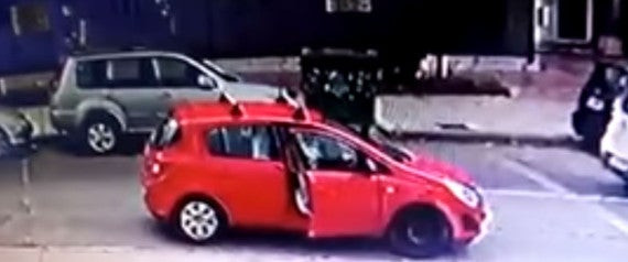 Απίστευτο περιστατικό εγκατάλειψης σκύλου στη Θεσσαλονίκη (βίντεο)